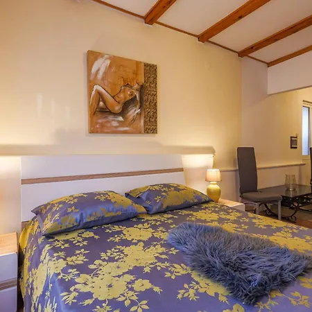 Holliday Lopac Villa
